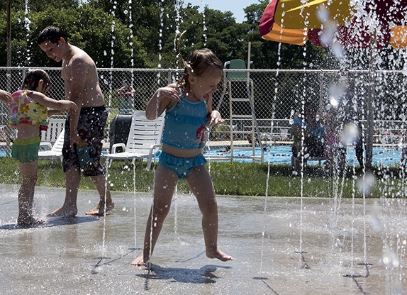 Girl playing on the splash pad at Milligan Park Pool